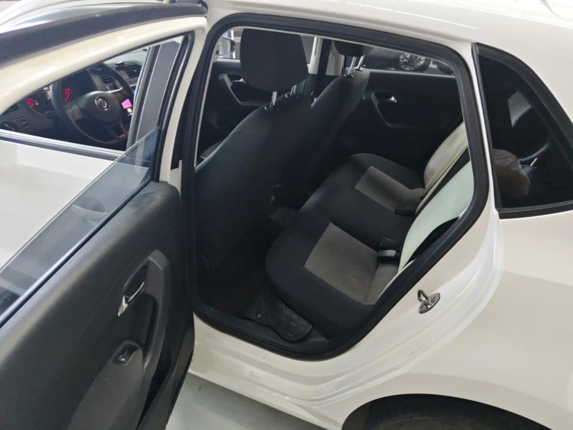 Volkswagen Polo 2016 1.4L Automatic Trendy Model — миниатюра 20
