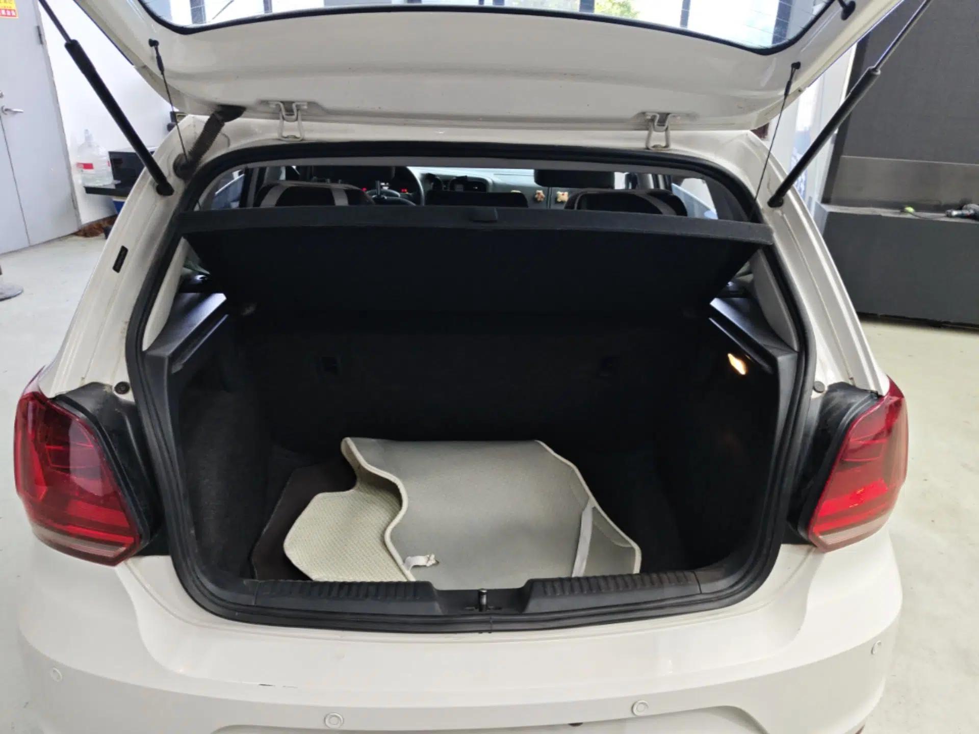 Volkswagen Polo 2016 1.4L Automatic Trendy Model — миниатюра 22