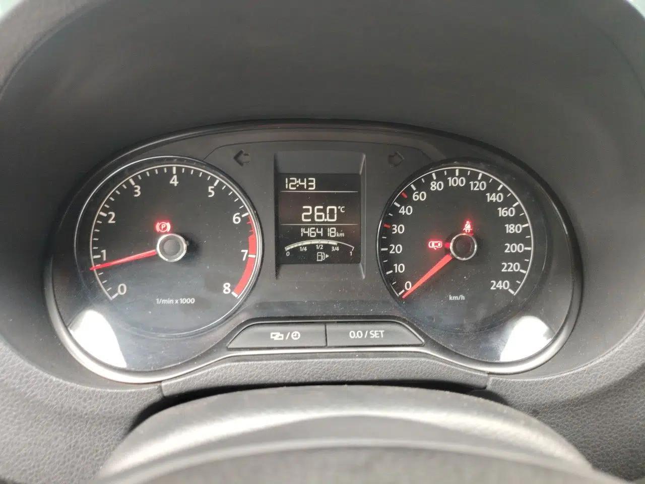 Volkswagen Polo 2014 1.4L Manual Fashion Edition — миниатюра 11