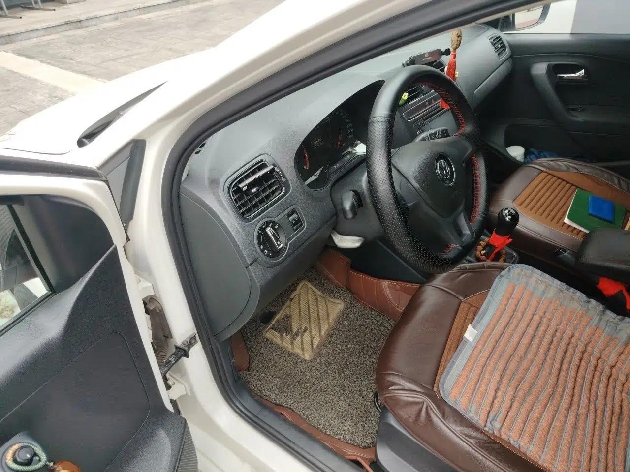 Volkswagen Polo 2014 1.4L Manual Fashion Edition — миниатюра 16