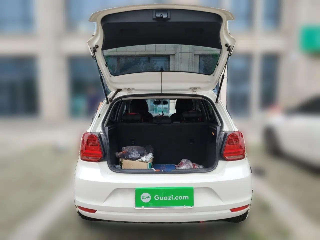 Volkswagen Polo 2014 1.4L Manual Fashion Edition — миниатюра 19