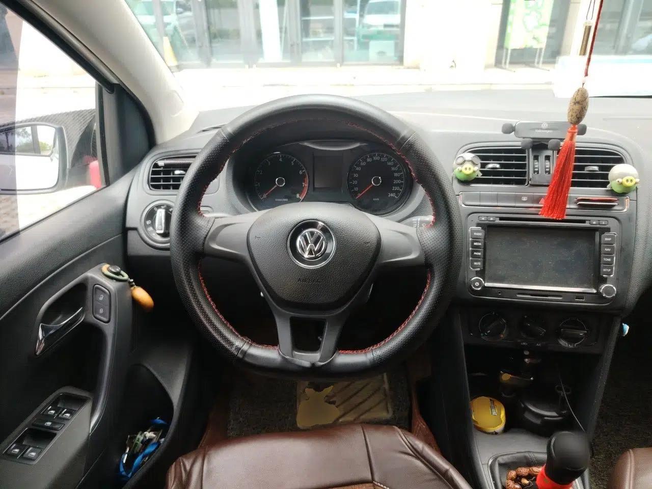 Volkswagen Polo 2014 1.4L Manual Fashion Edition — миниатюра 10