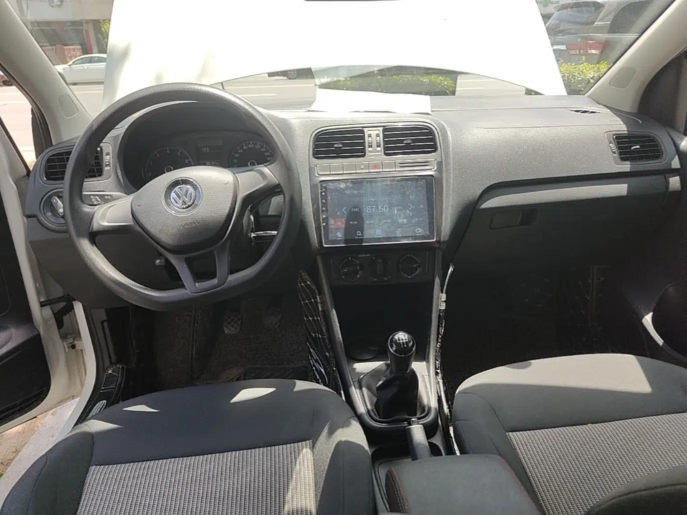 Volkswagen Polo 2016 1.4L Manual Fashion Model — миниатюра 12