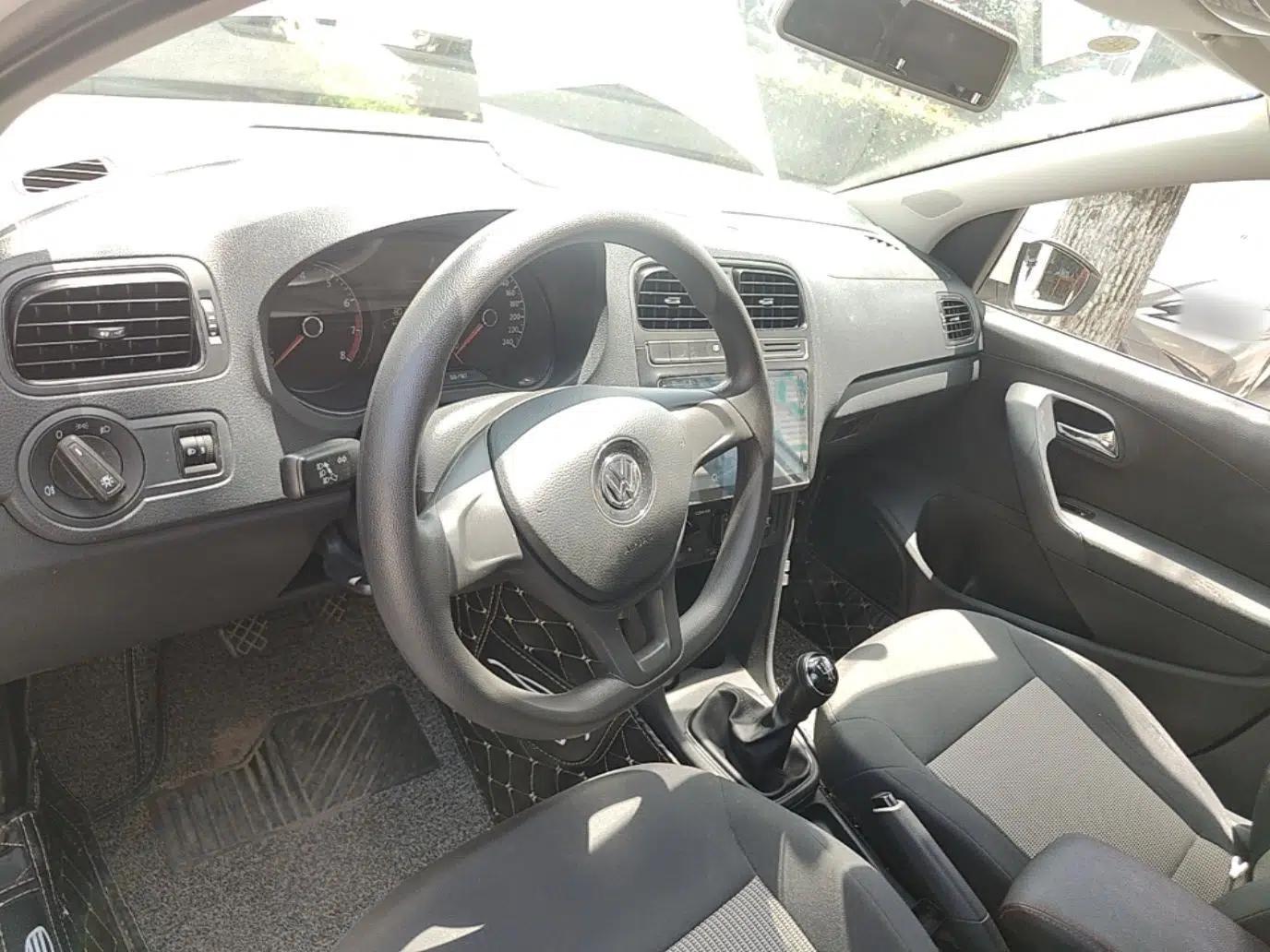 Volkswagen Polo 2016 1.4L Manual Fashion Model — миниатюра 13