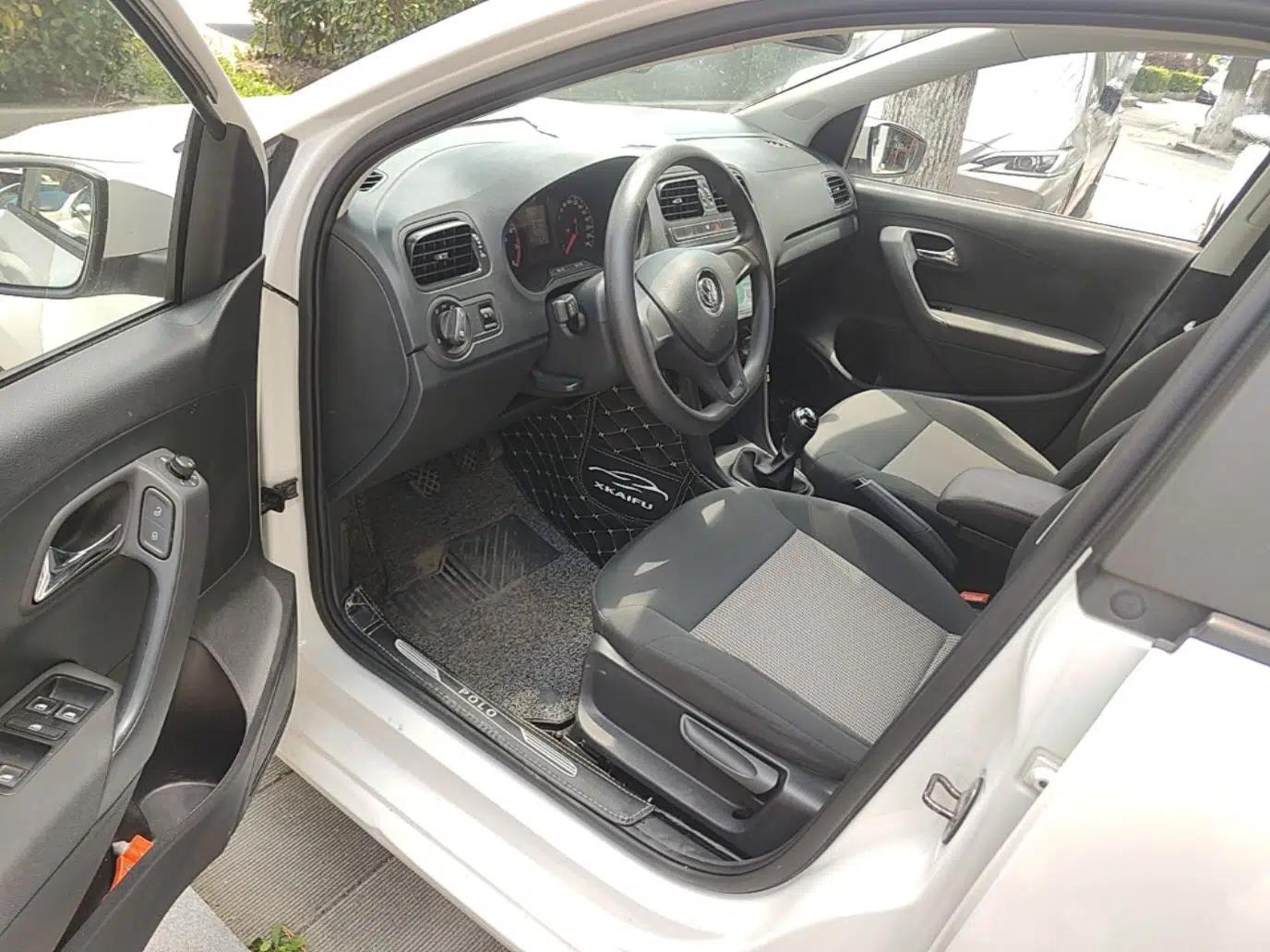 Volkswagen Polo 2016 1.4L Manual Fashion Model — миниатюра 18