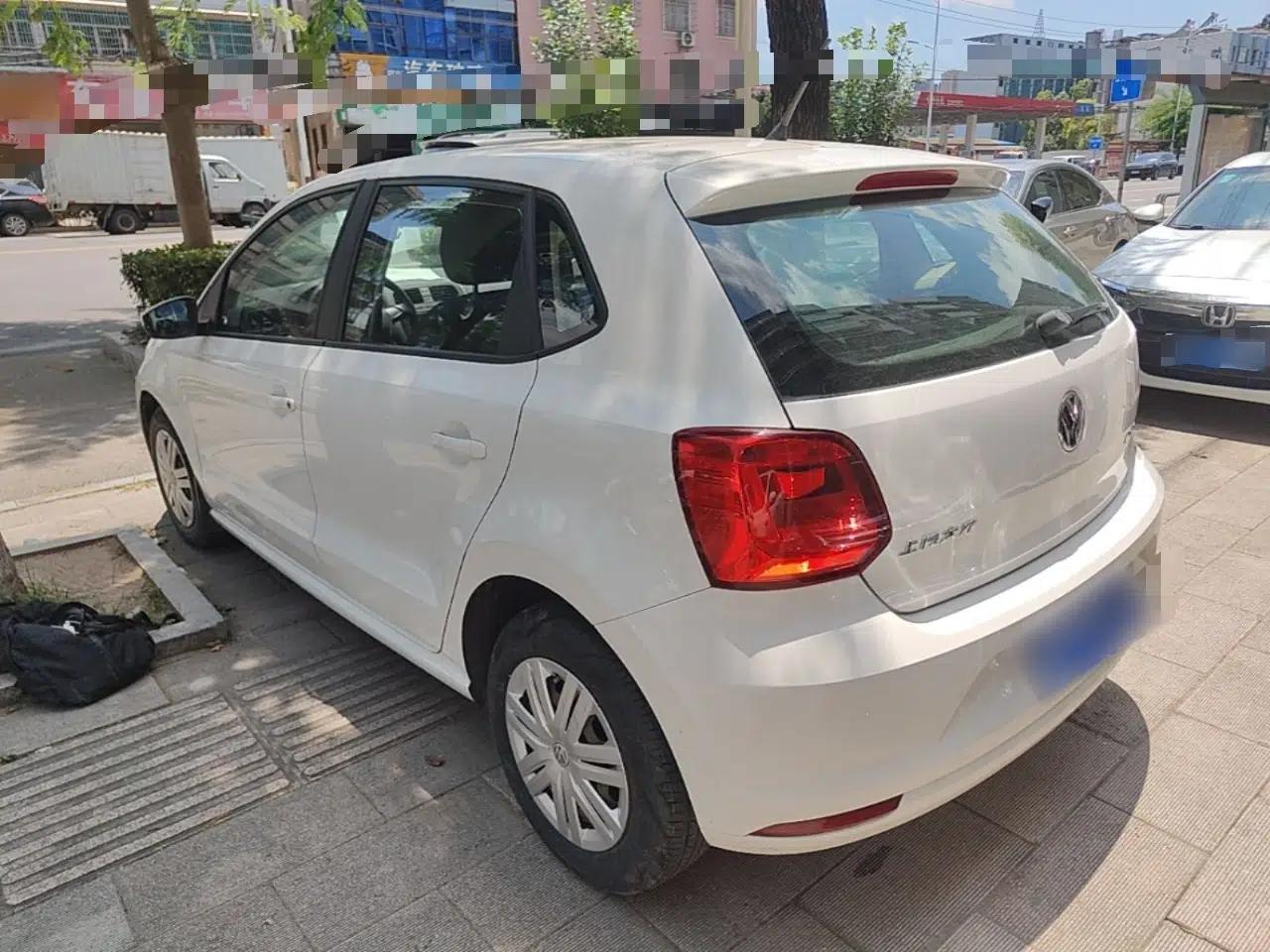 Volkswagen Polo 2016 1.4L Manual Fashion Model — миниатюра 4