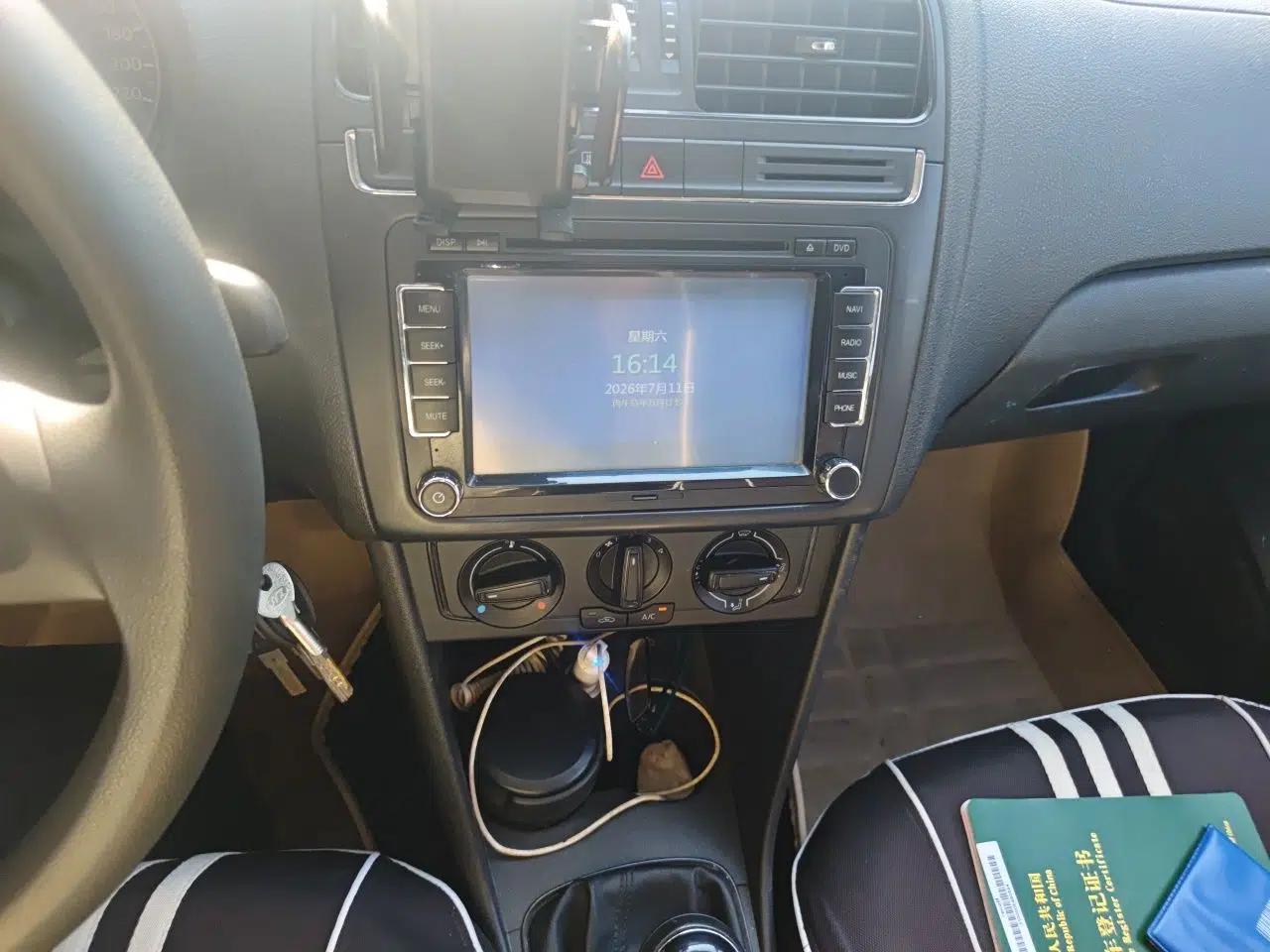 Volkswagen Polo 2014 1.4L Manual Fashion Edition — миниатюра 13