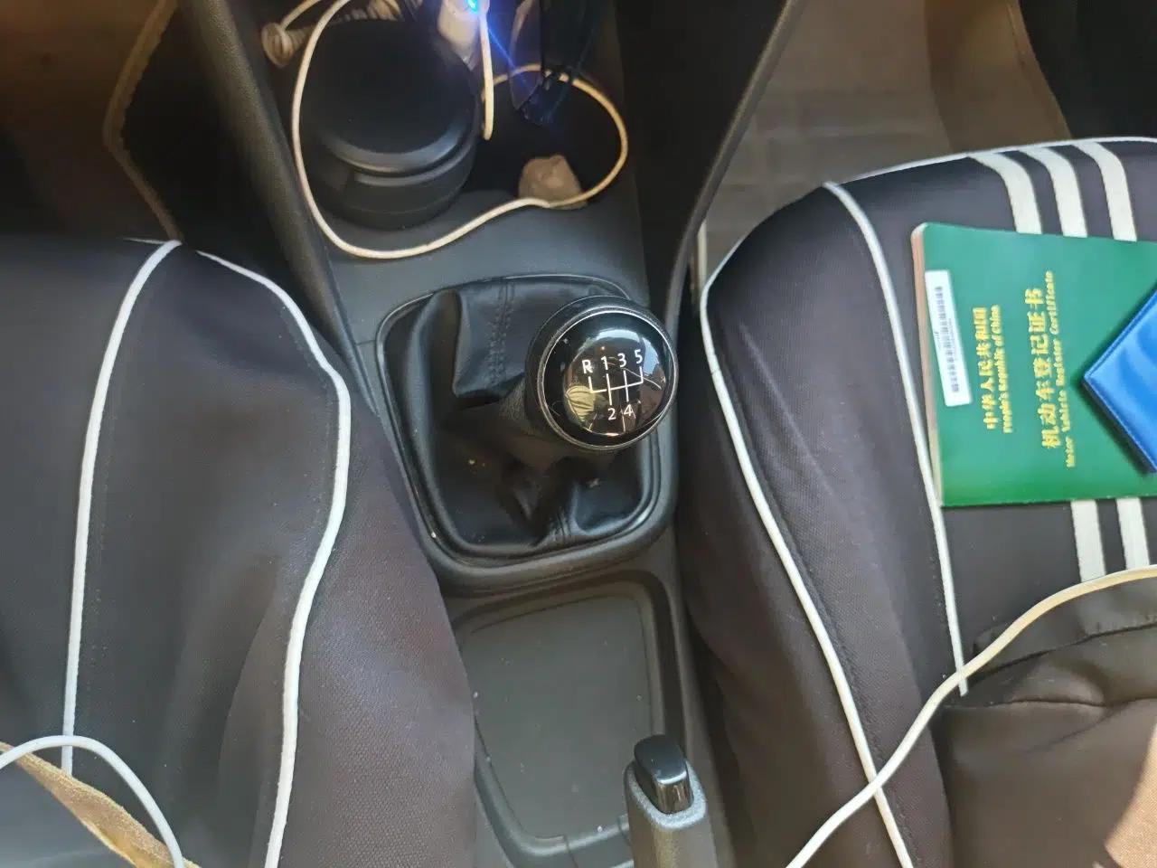 Volkswagen Polo 2014 1.4L Manual Fashion Edition — миниатюра 14