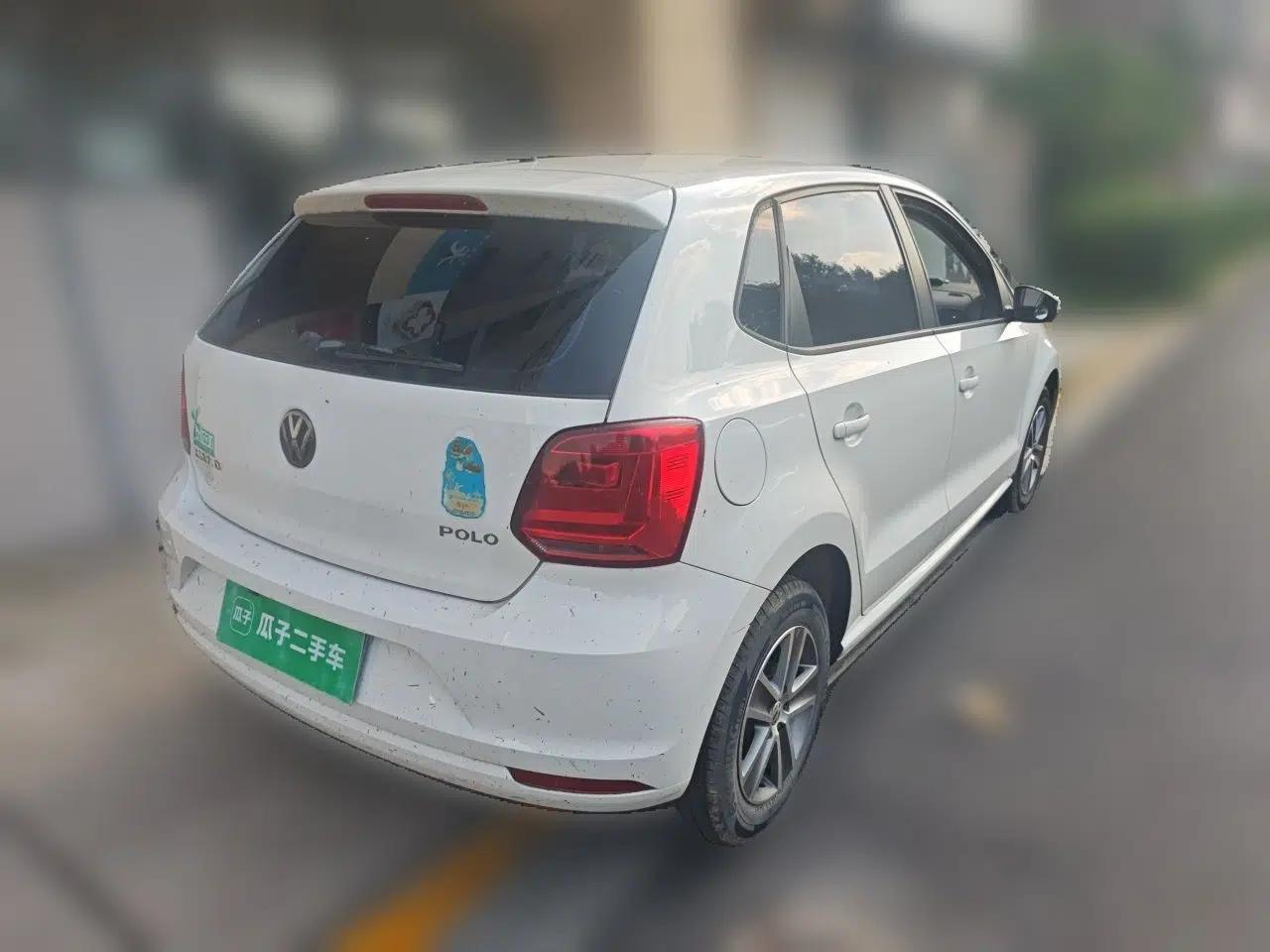 Volkswagen Polo 2014 1.4L Manual Fashion Edition — миниатюра 6