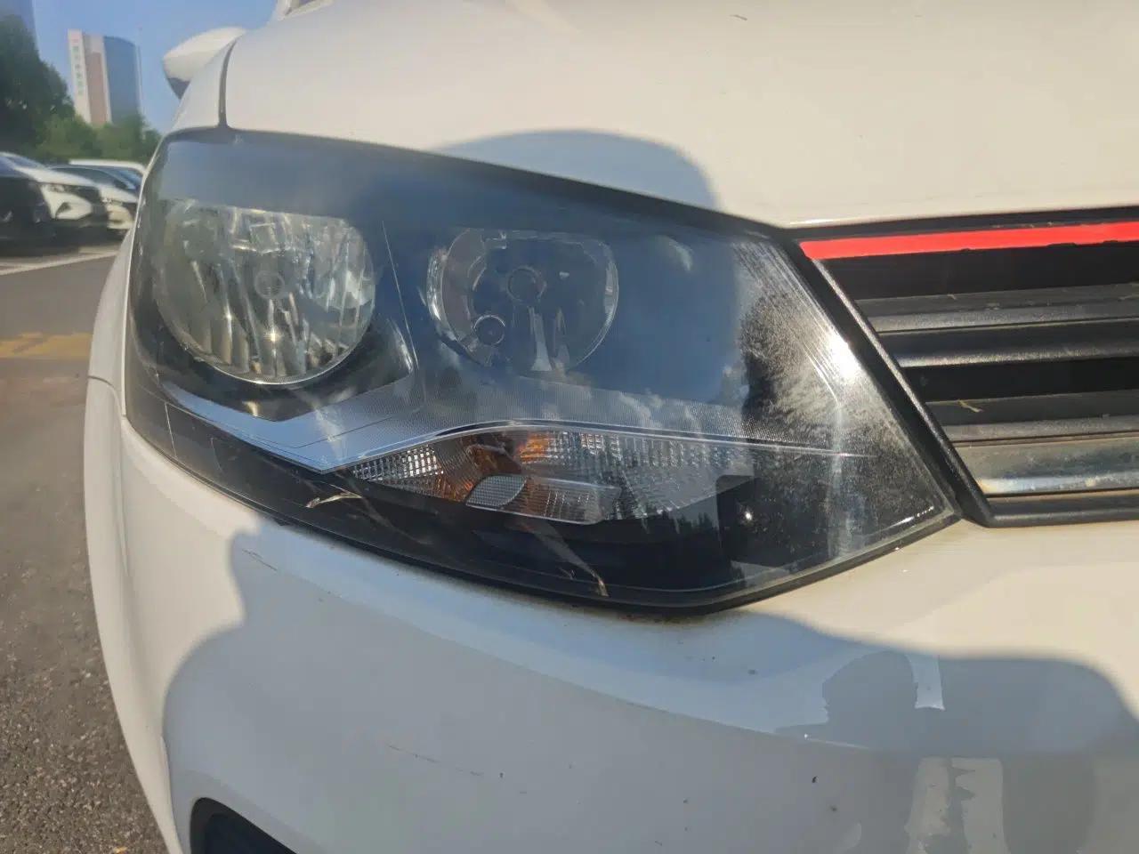 Volkswagen Polo 2014 1.4L Manual Fashion Edition — миниатюра 7