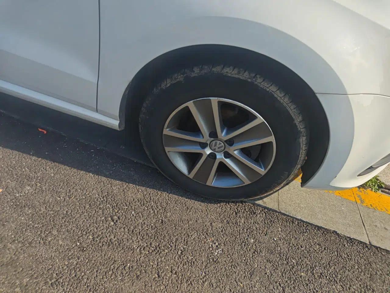 Volkswagen Polo 2014 1.4L Manual Fashion Edition — миниатюра 8