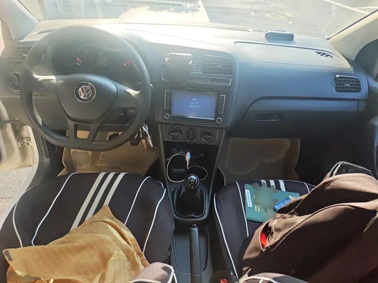 Volkswagen Polo 2014 1.4L Manual Fashion Edition — миниатюра 9