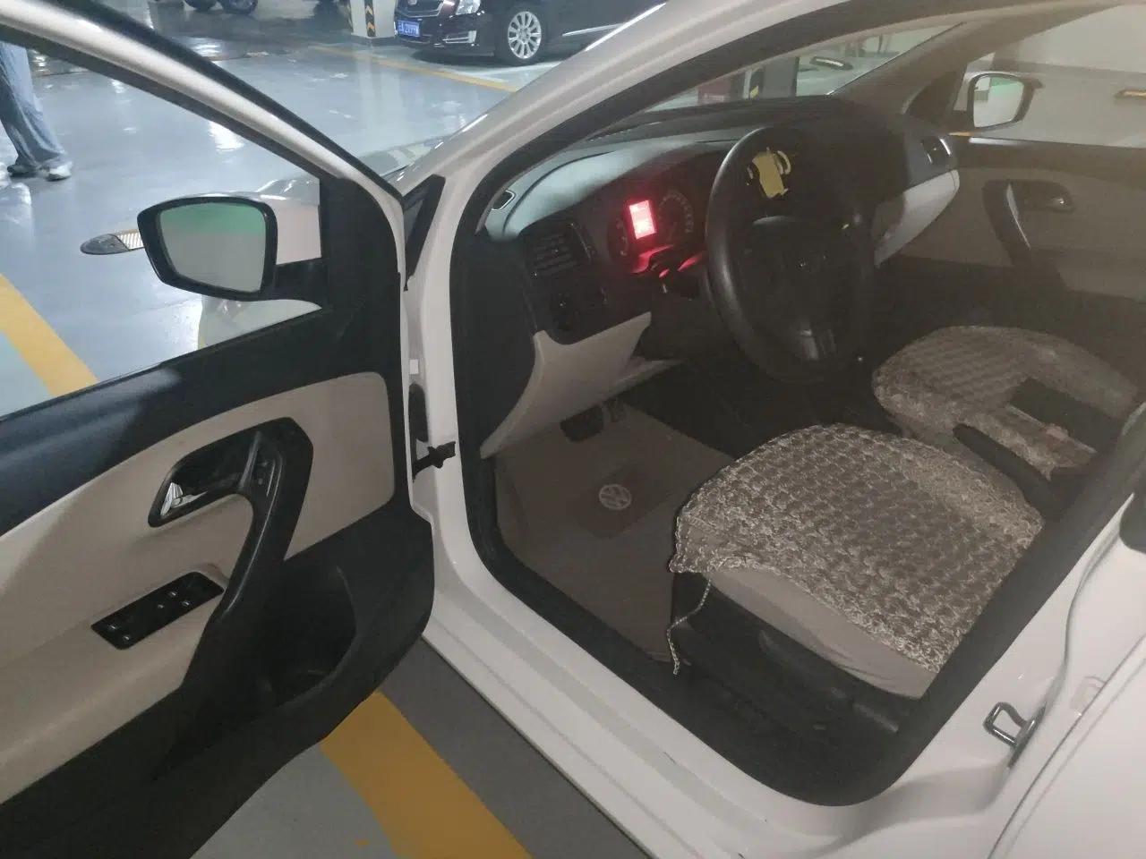 Volkswagen Polo 2013 1.4L Automatic Comfort Edition — миниатюра 16