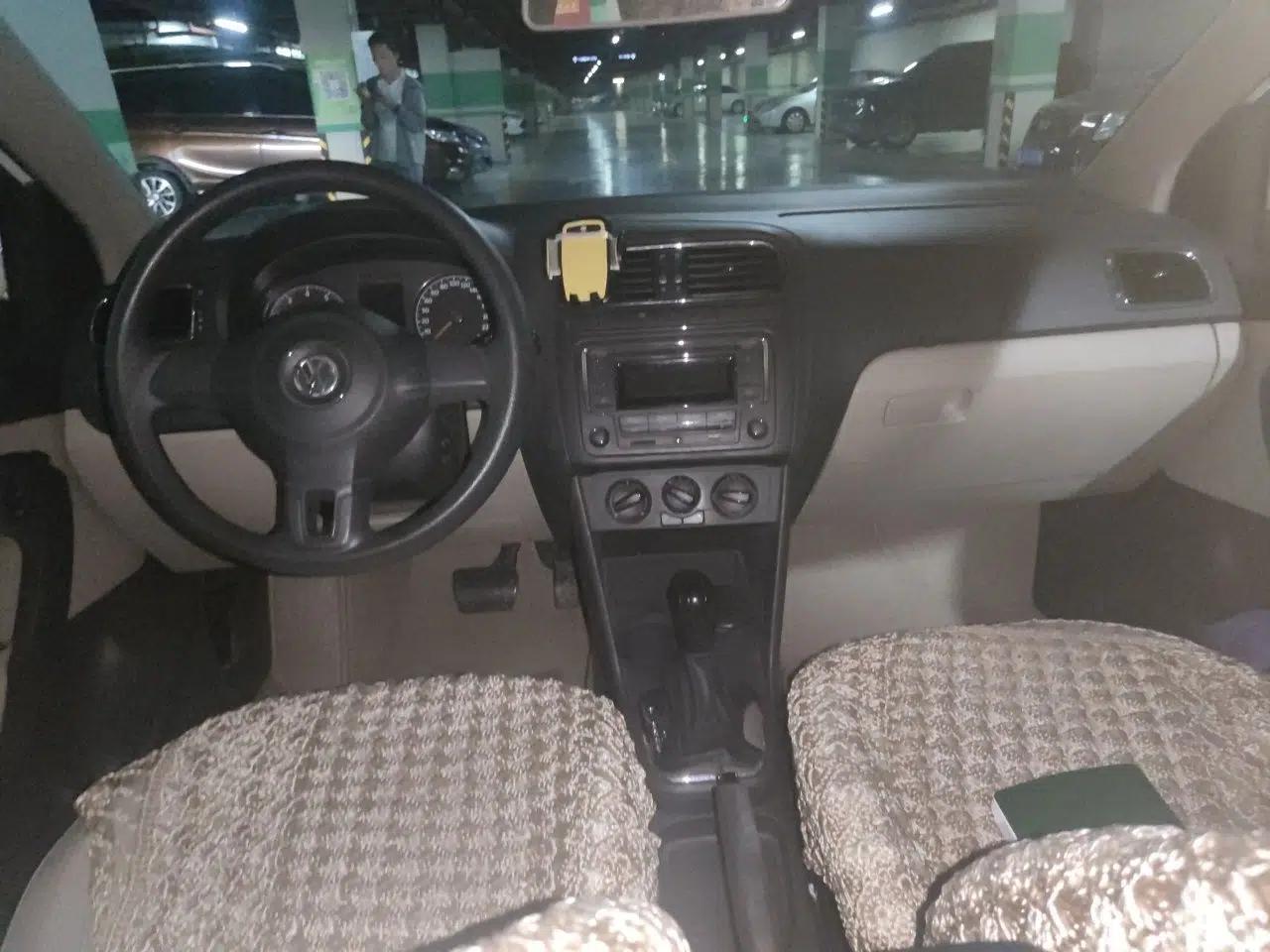 Volkswagen Polo 2013 1.4L Automatic Comfort Edition — миниатюра 9