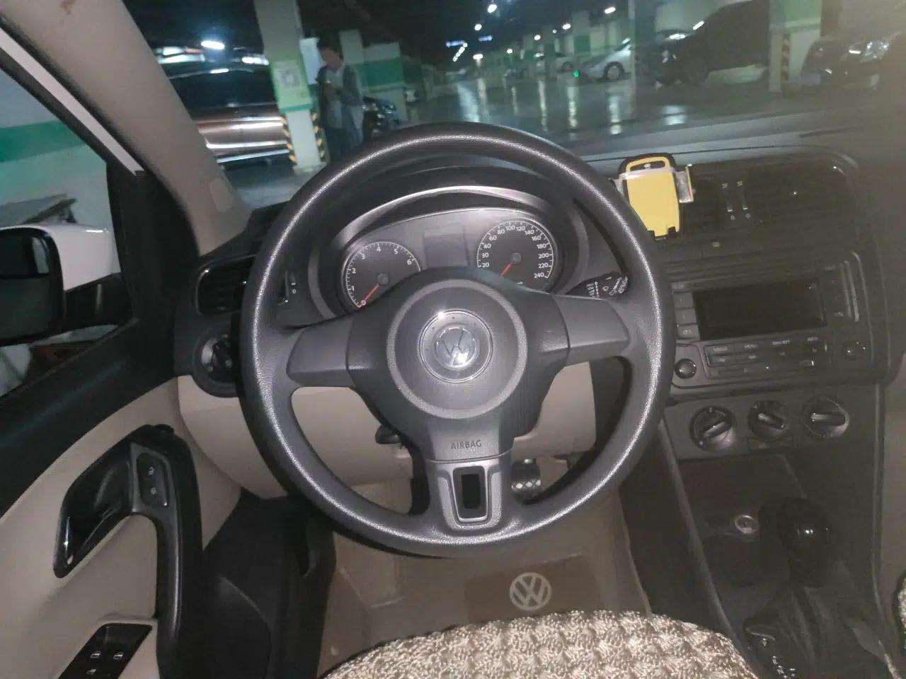 Volkswagen Polo 2013 1.4L Automatic Comfort Edition — миниатюра 10