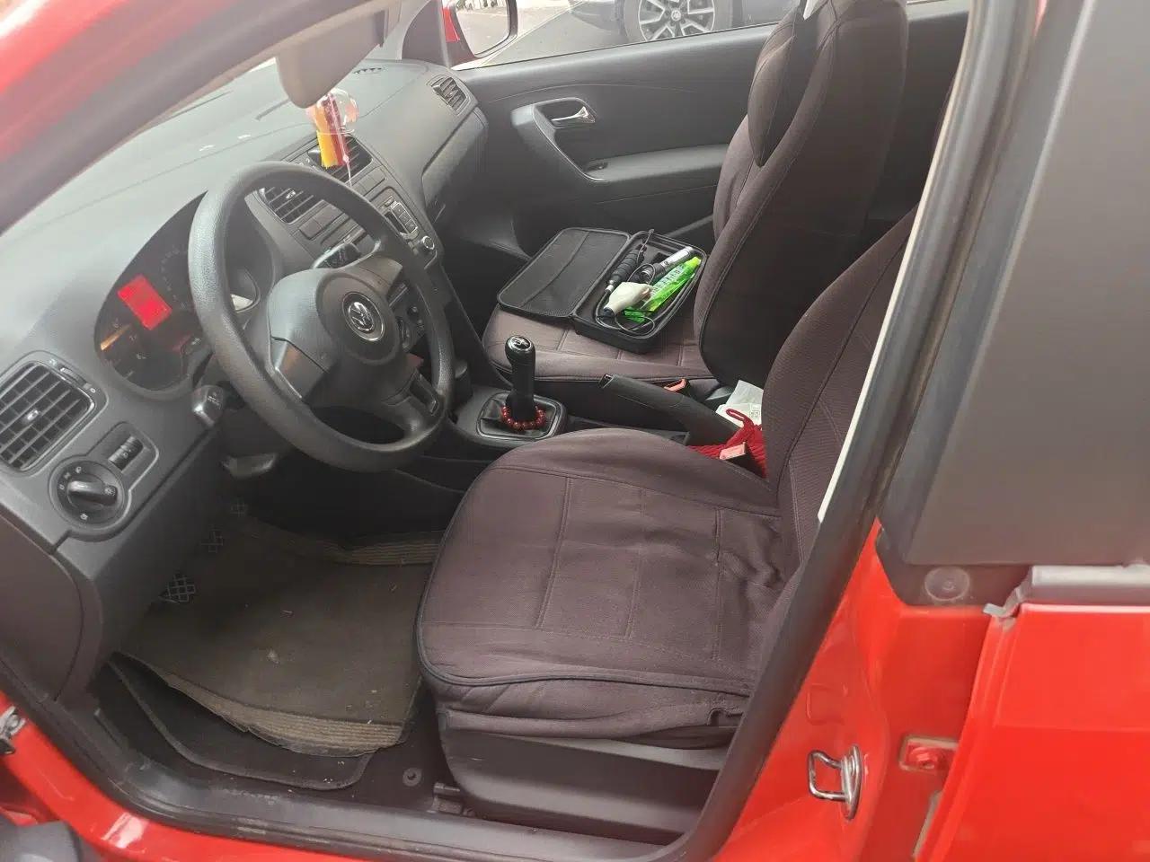 Volkswagen Polo 2013 1.4L Manual Fashion Edition — миниатюра 15
