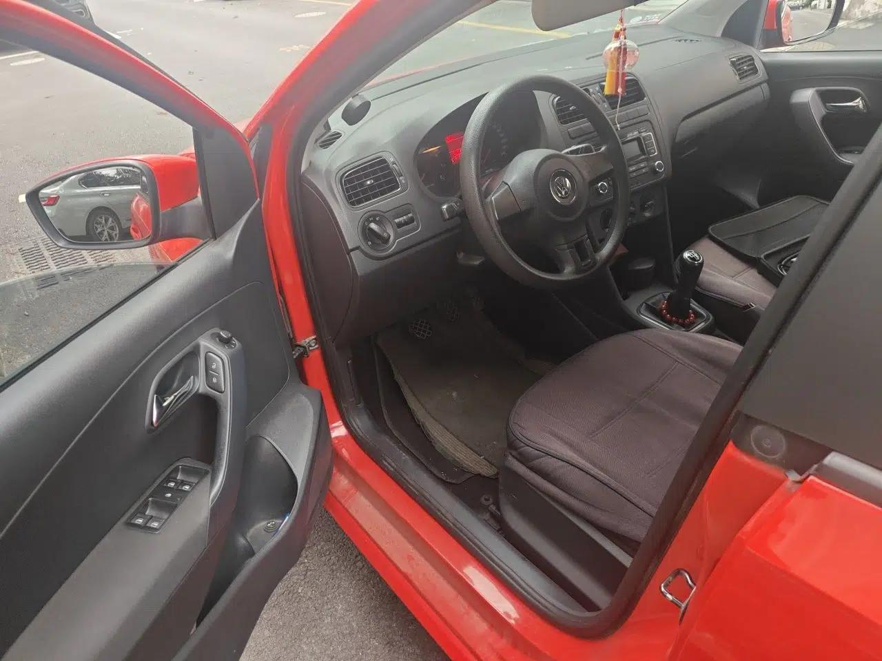 Volkswagen Polo 2013 1.4L Manual Fashion Edition — миниатюра 16