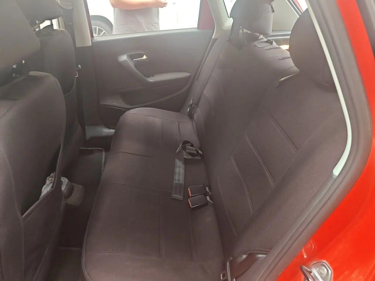 Volkswagen Polo 2013 1.4L Manual Fashion Edition — миниатюра 17