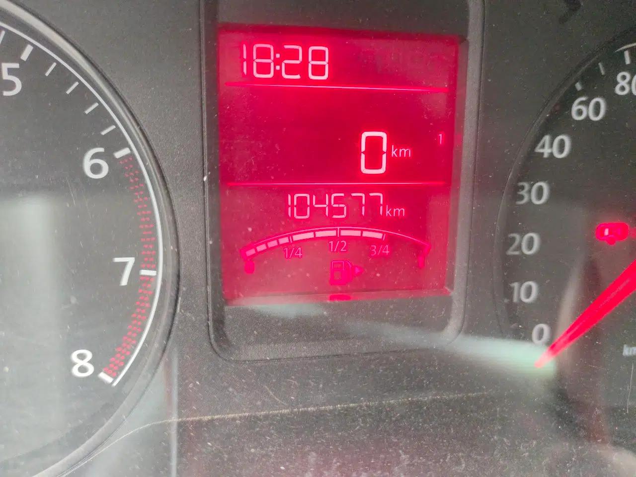 Volkswagen Polo 2013 1.4L Manual Fashion Edition — миниатюра 12