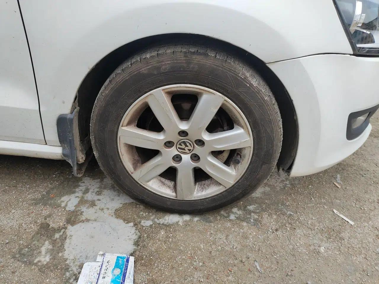 Volkswagen Polo 2013 1.4L Manual Fashion Edition — миниатюра 8