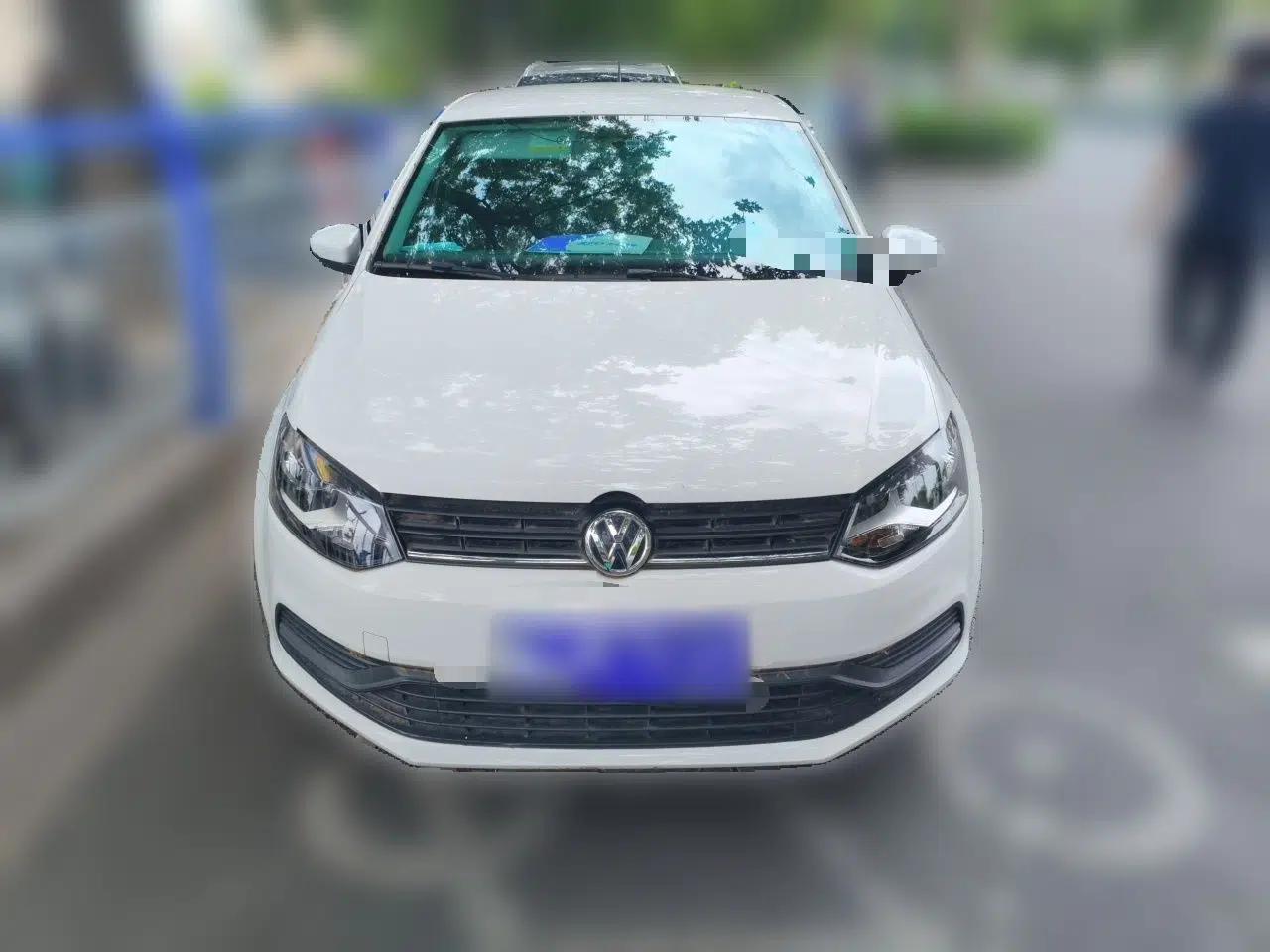 Volkswagen Polo 2016 1.4L Manual Fashion Model — миниатюра 2