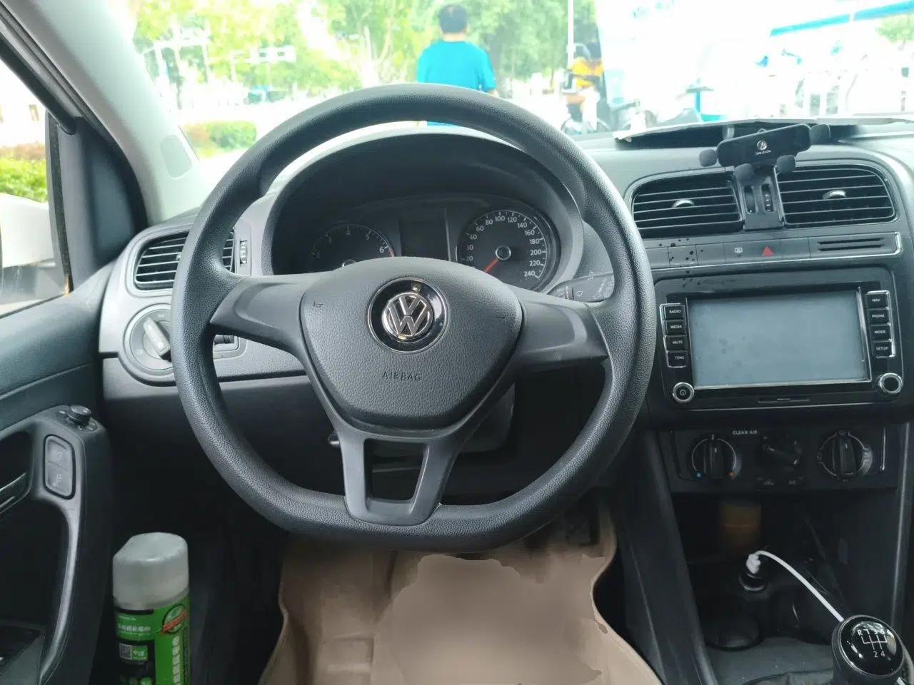 Volkswagen Polo 2016 1.4L Manual Fashion Model — миниатюра 7