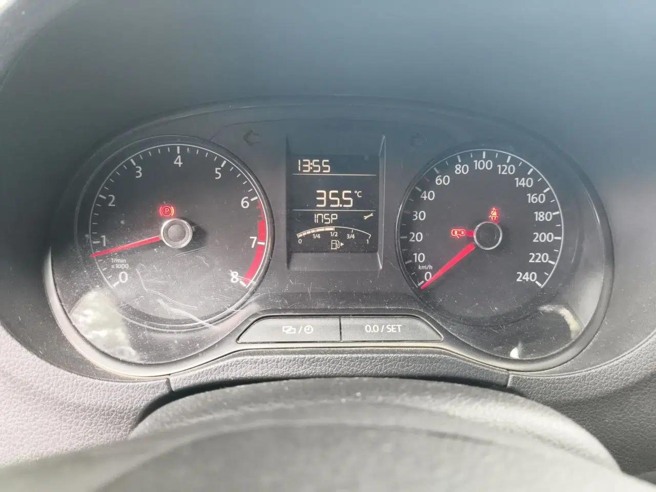 Volkswagen Polo 2016 1.4L Manual Fashion Model — миниатюра 8