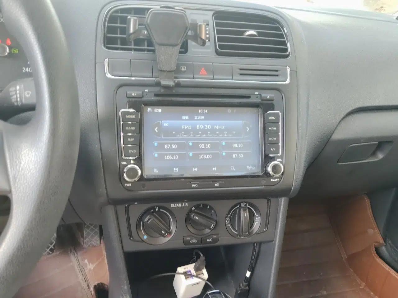 Volkswagen Polo 2016 1.4L Automatic Trendy Model — миниатюра 13
