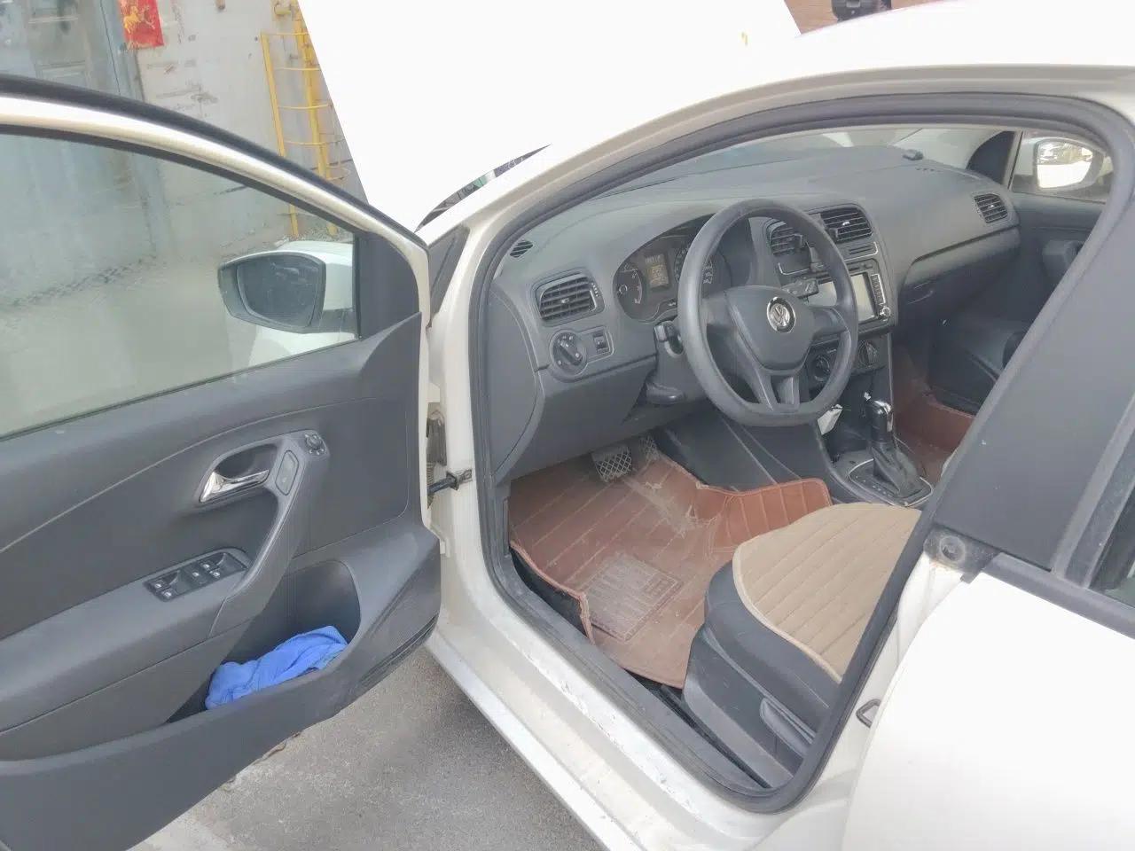 Volkswagen Polo 2016 1.4L Automatic Trendy Model — миниатюра 16