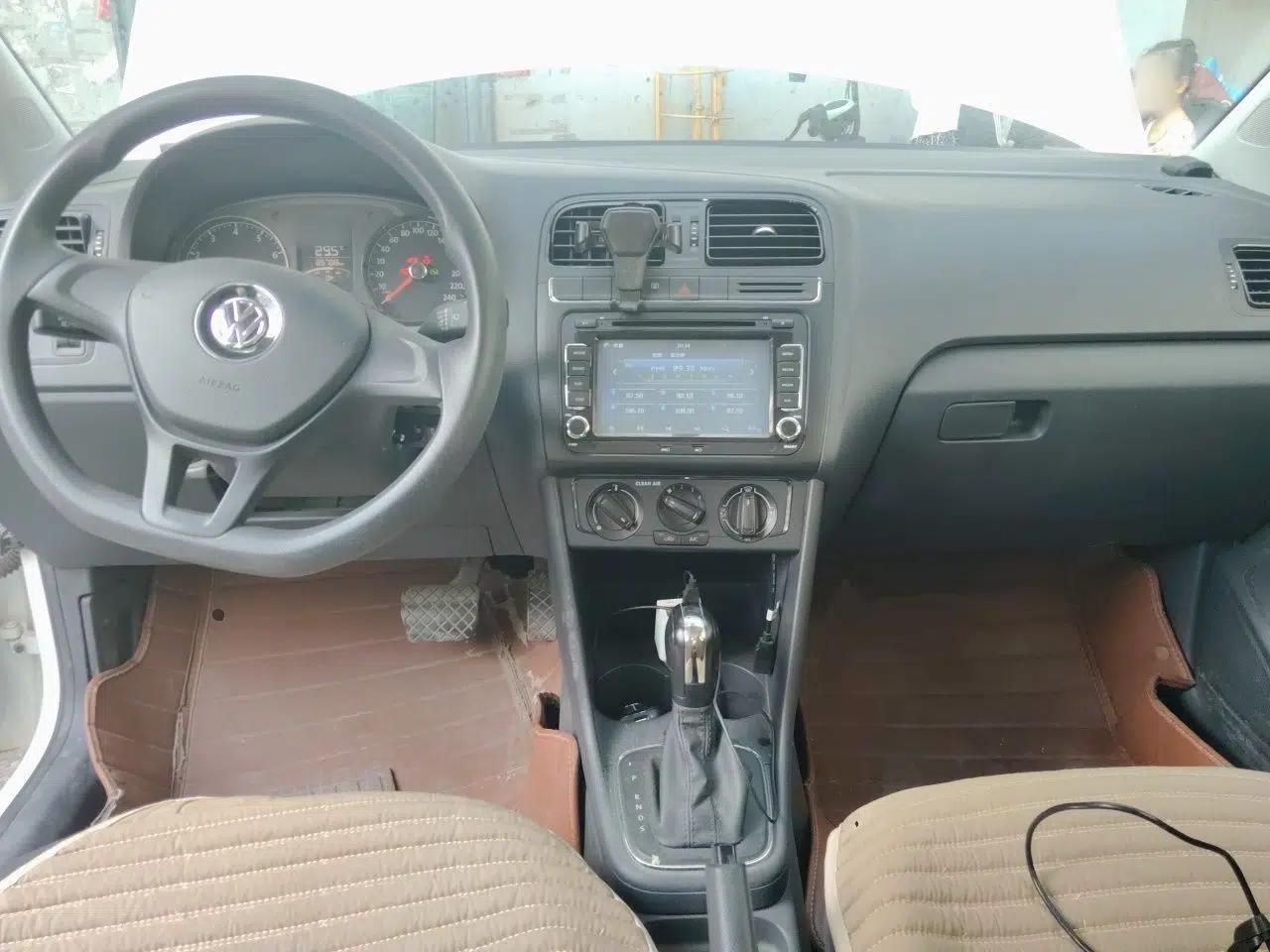 Volkswagen Polo 2016 1.4L Automatic Trendy Model — миниатюра 9