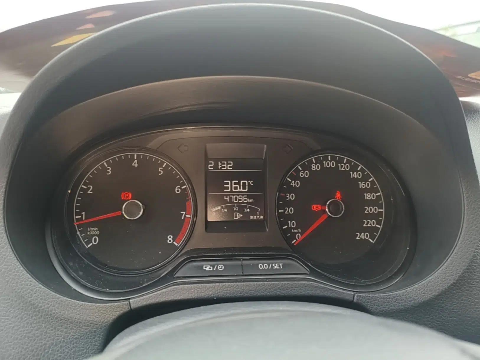 Volkswagen Polo 2016 1.4L Manual Fashion Model — миниатюра 14