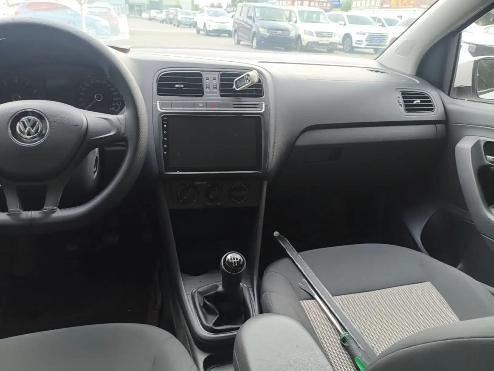Volkswagen Polo 2016 1.4L Manual Fashion Model — миниатюра 15