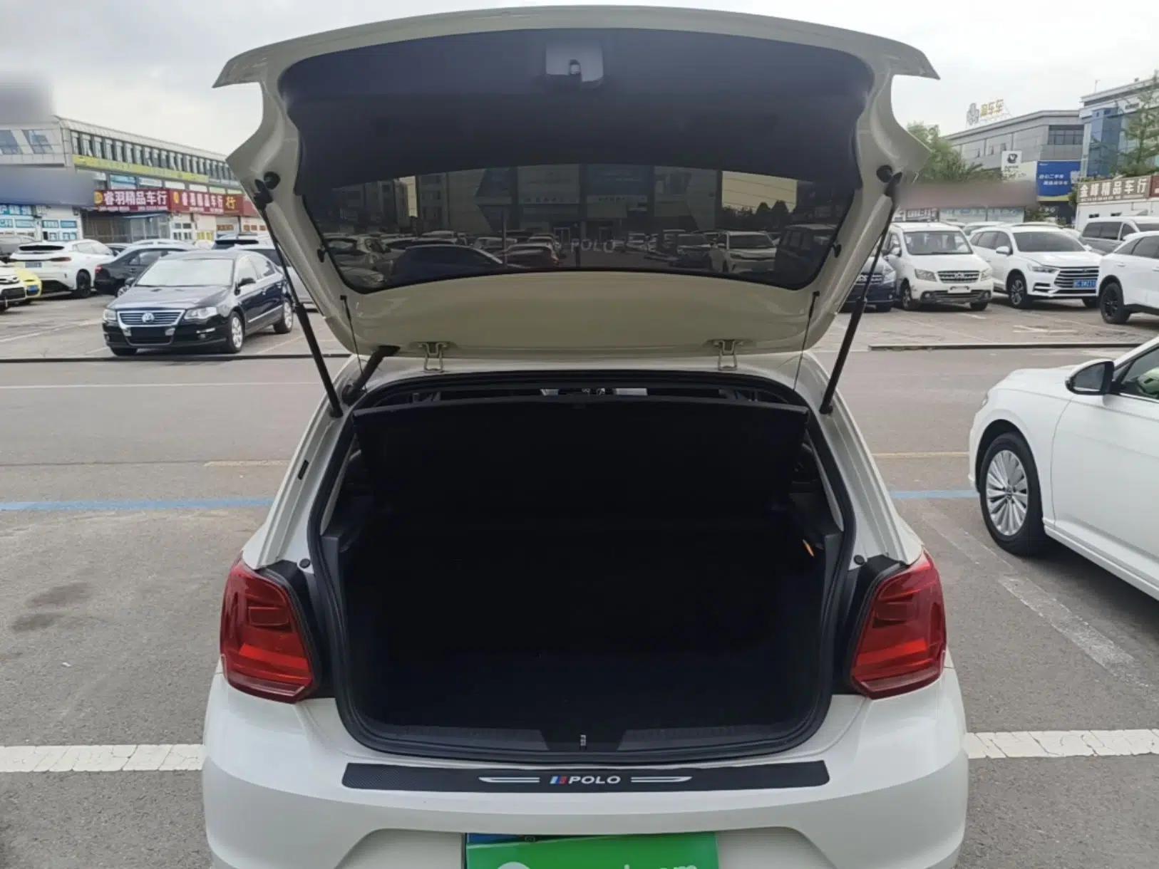 Volkswagen Polo 2016 1.4L Manual Fashion Model — миниатюра 22