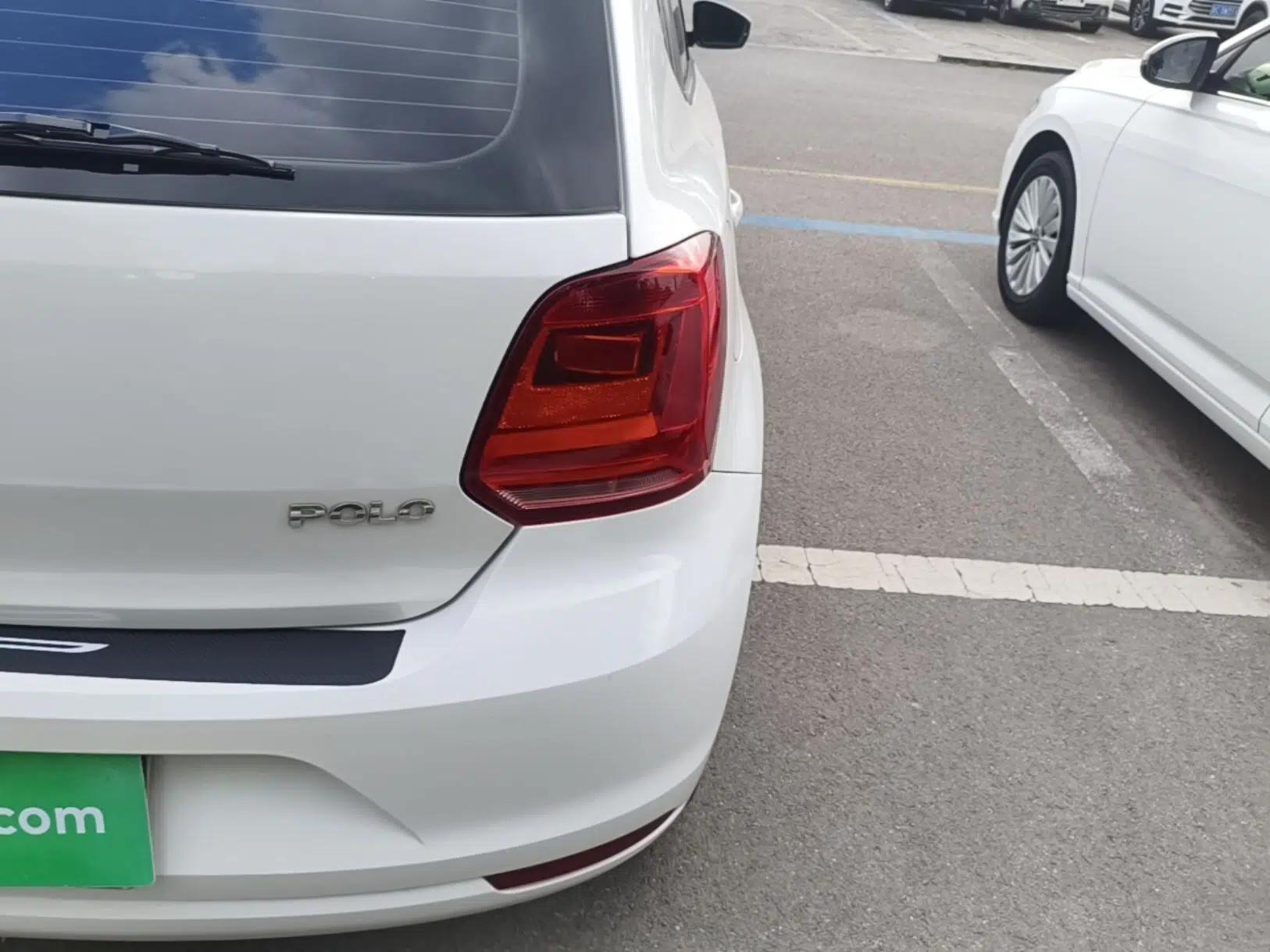 Volkswagen Polo 2016 1.4L Manual Fashion Model — миниатюра 9