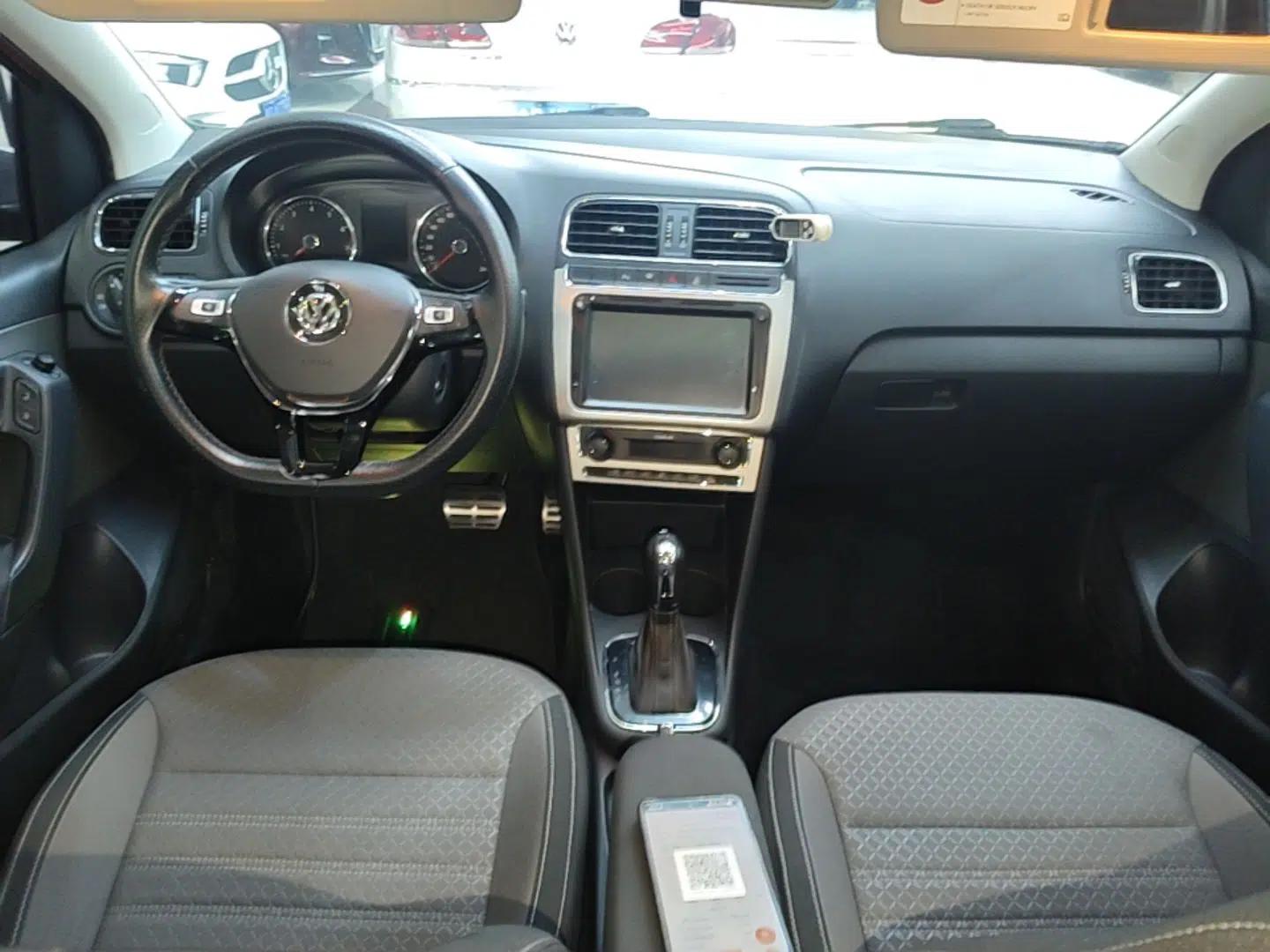 Volkswagen Polo 2016 1.6L Cross Polo Automatic — миниатюра 12