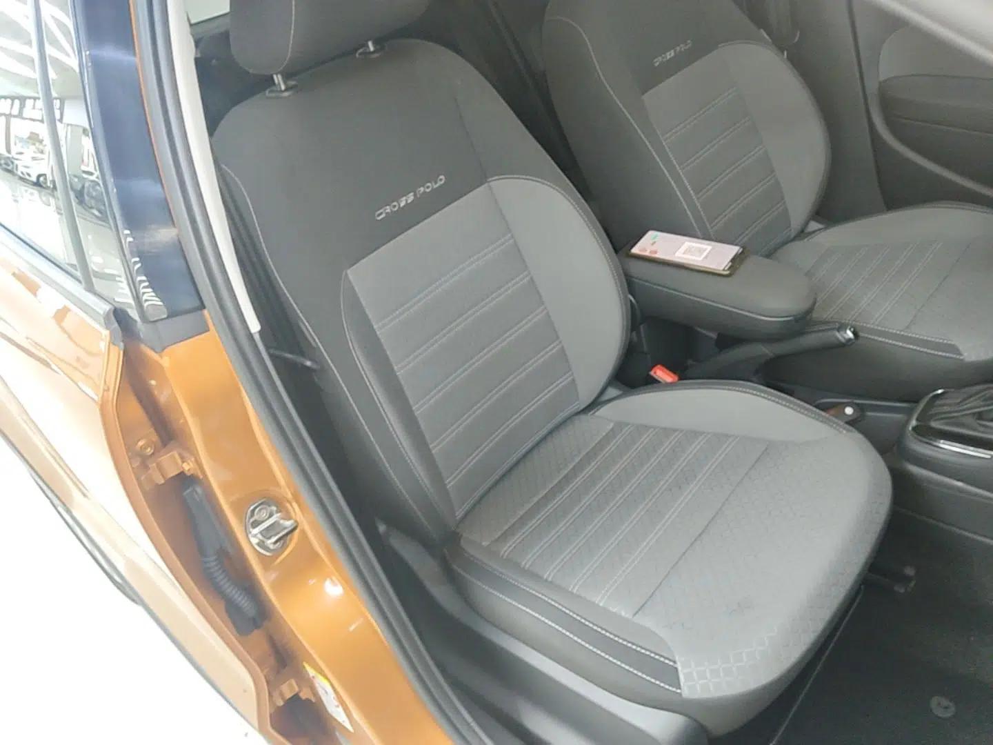 Volkswagen Polo 2016 1.6L Cross Polo Automatic — миниатюра 19