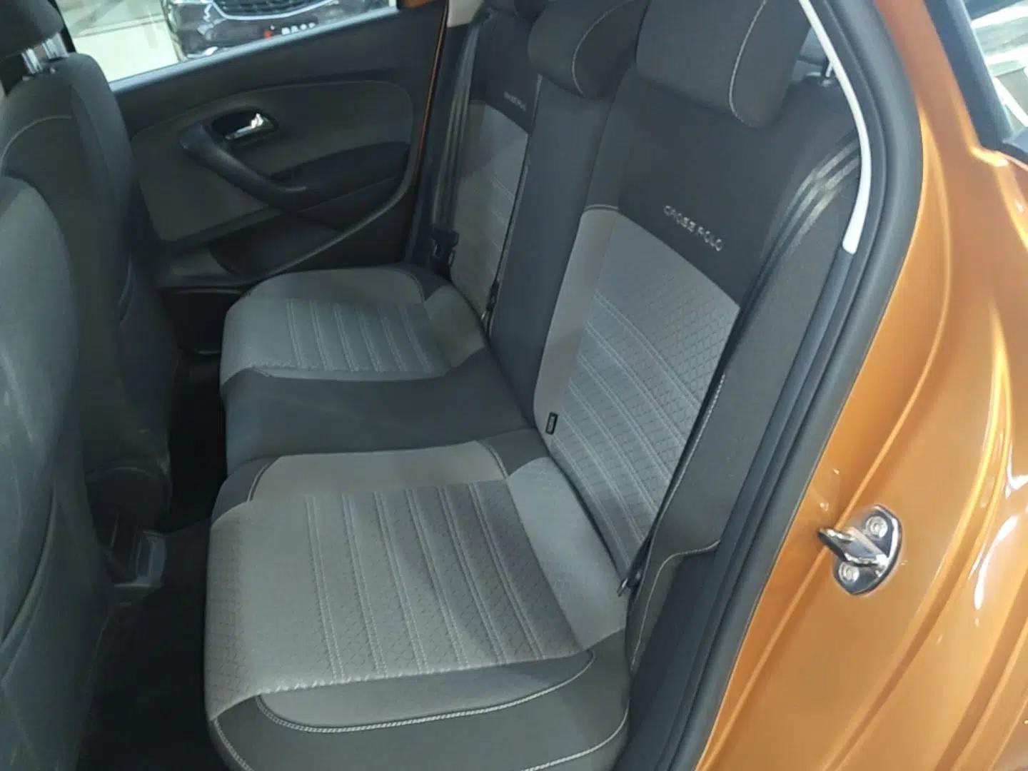 Volkswagen Polo 2016 1.6L Cross Polo Automatic — миниатюра 20