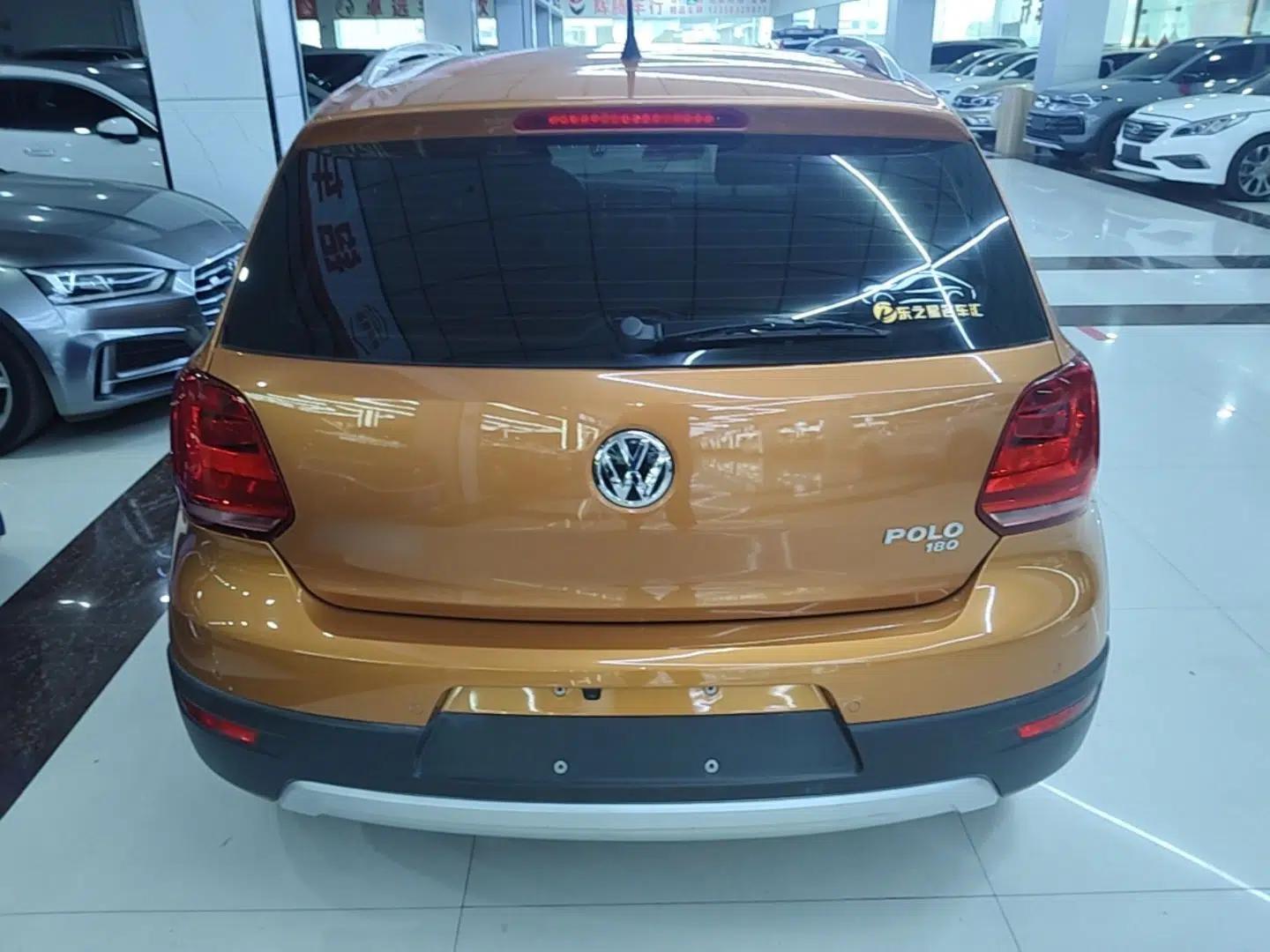 Volkswagen Polo 2016 1.6L Cross Polo Automatic — миниатюра 5