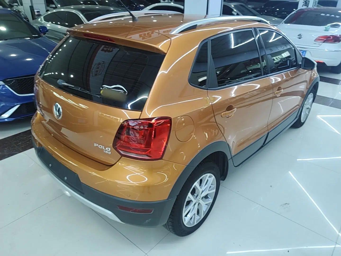 Volkswagen Polo 2016 1.6L Cross Polo Automatic — миниатюра 6