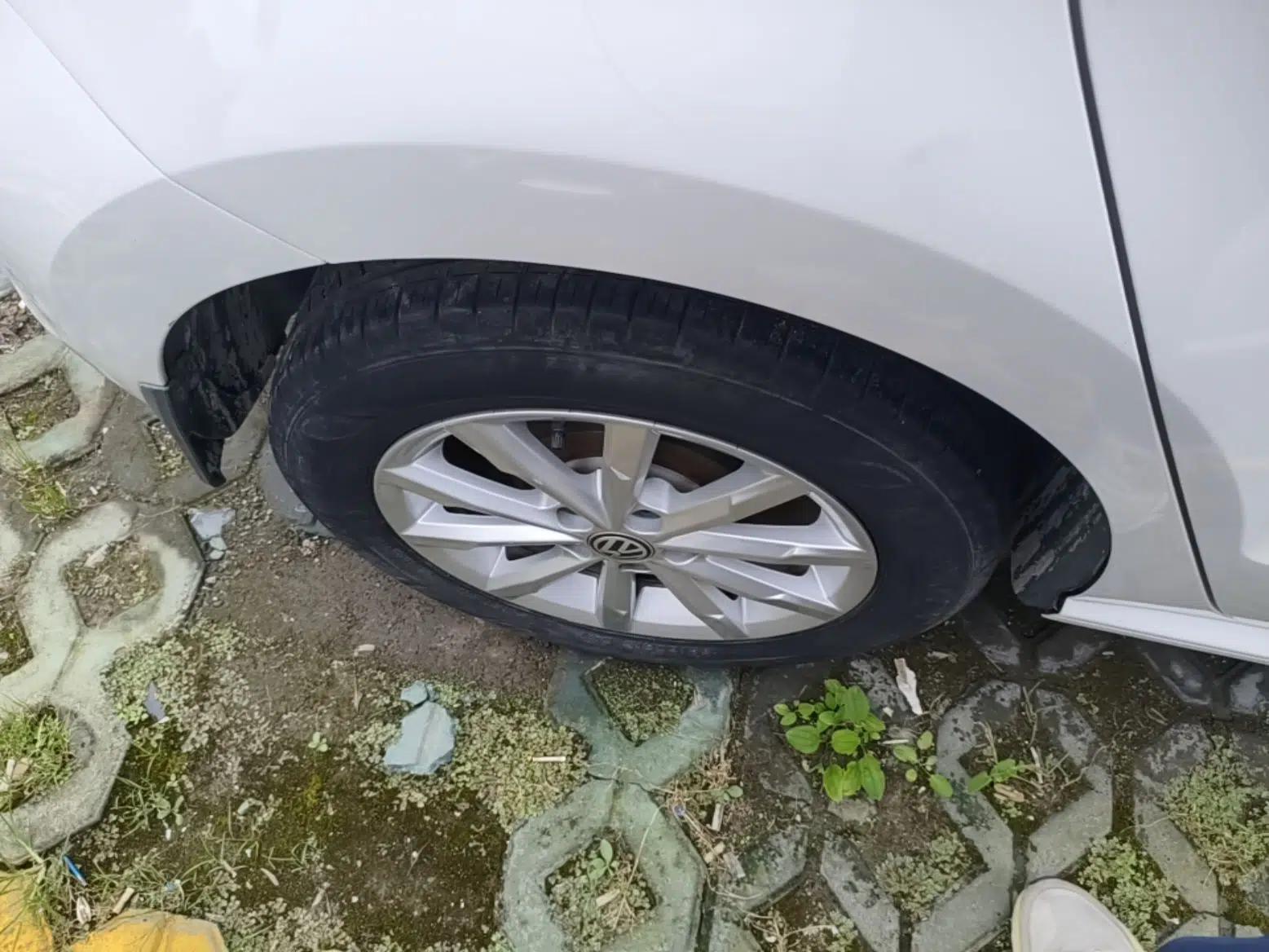 Volkswagen Polo 2014 1.6L Automatic Luxury Edition — миниатюра 11