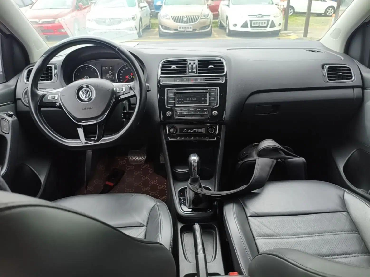 Volkswagen Polo 2014 1.6L Automatic Luxury Edition — миниатюра 12