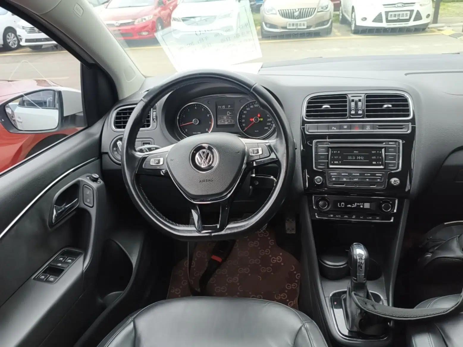 Volkswagen Polo 2014 1.6L Automatic Luxury Edition — миниатюра 13
