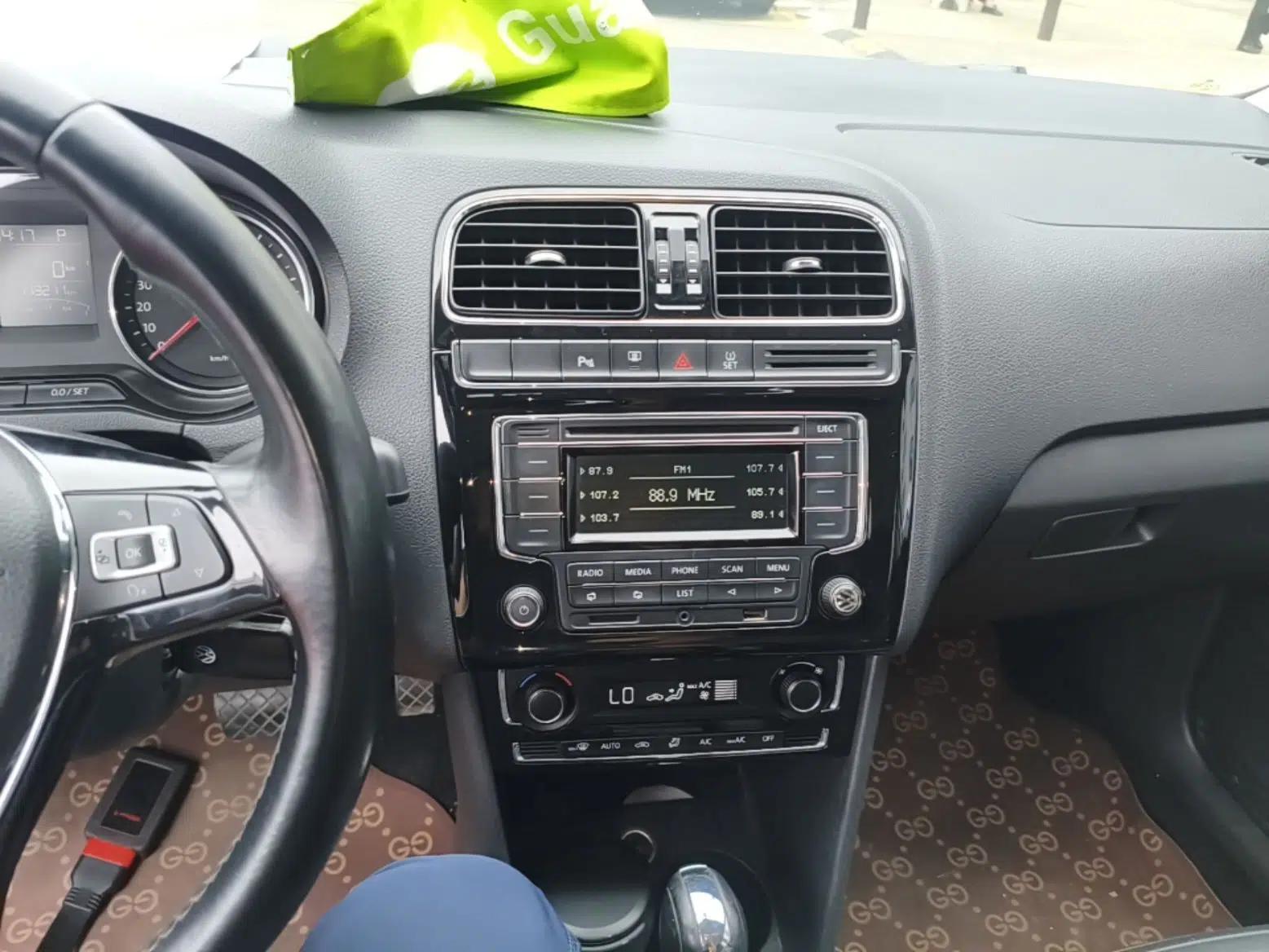 Volkswagen Polo 2014 1.6L Automatic Luxury Edition — миниатюра 15