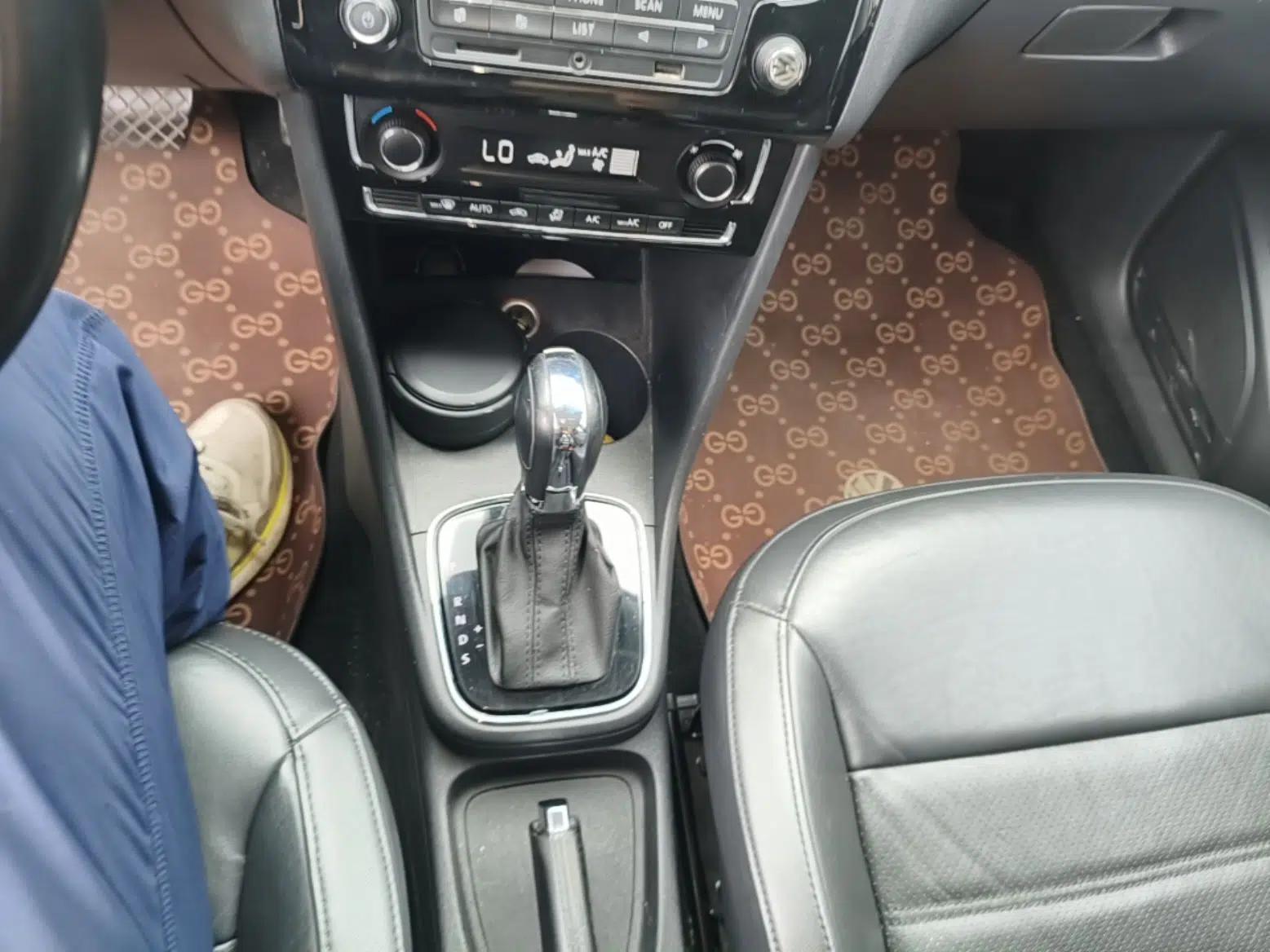 Volkswagen Polo 2014 1.6L Automatic Luxury Edition — миниатюра 16