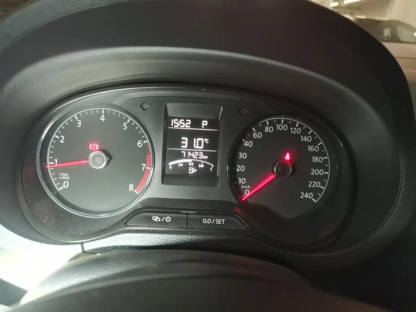 Volkswagen Polo 2016 1.4L Automatic Trendy Model — миниатюра 14
