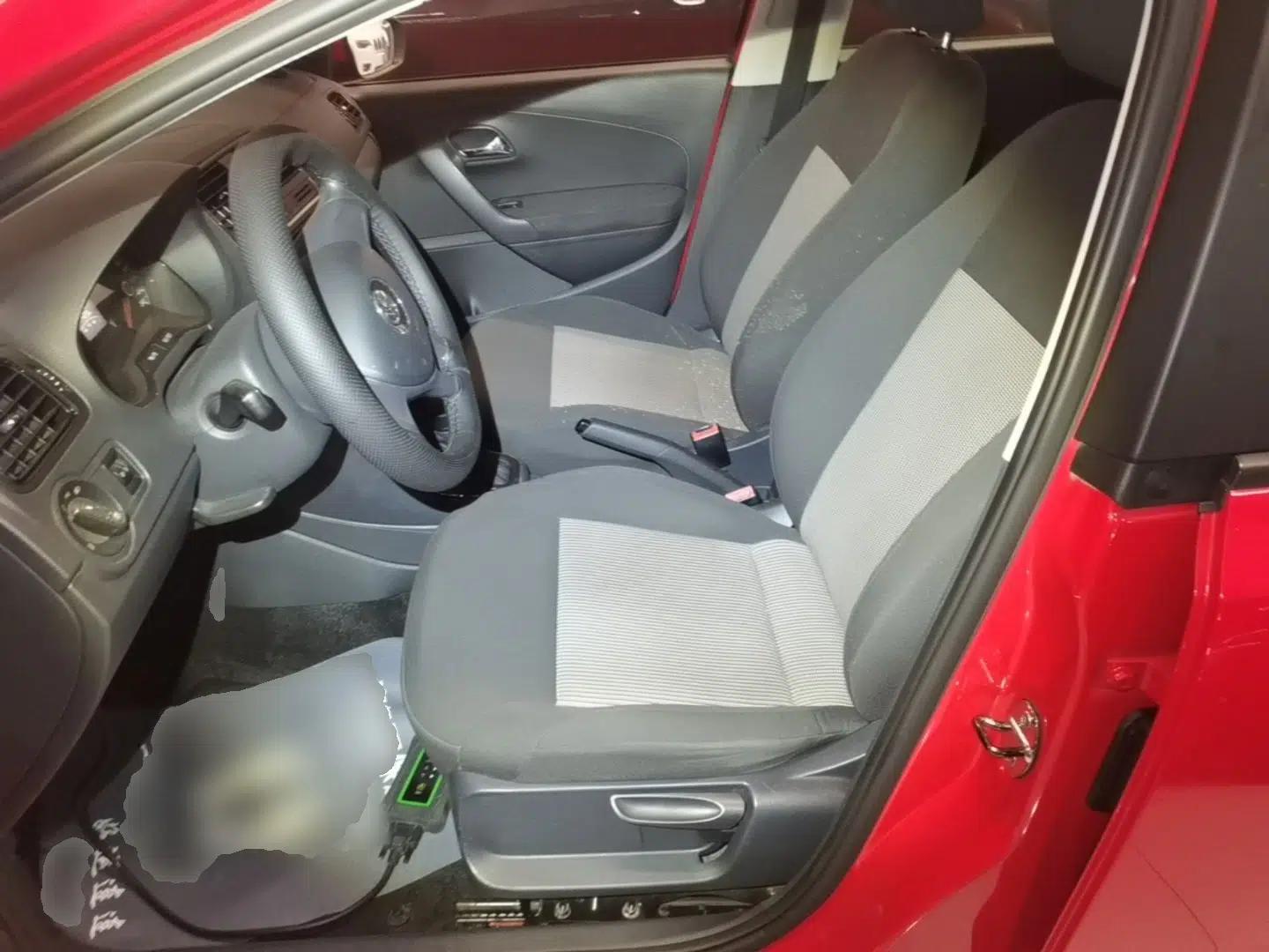 Volkswagen Polo 2016 1.4L Automatic Trendy Model — миниатюра 17
