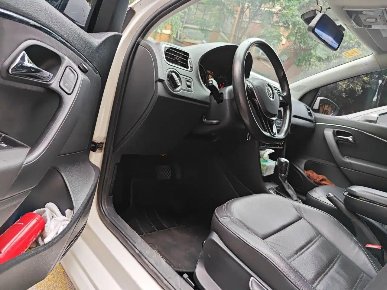 Volkswagen Polo 2014 1.6L Automatic Luxury Edition — миниатюра 16