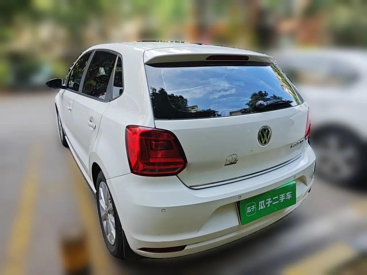 Volkswagen Polo 2014 1.6L Automatic Luxury Edition — миниатюра 4