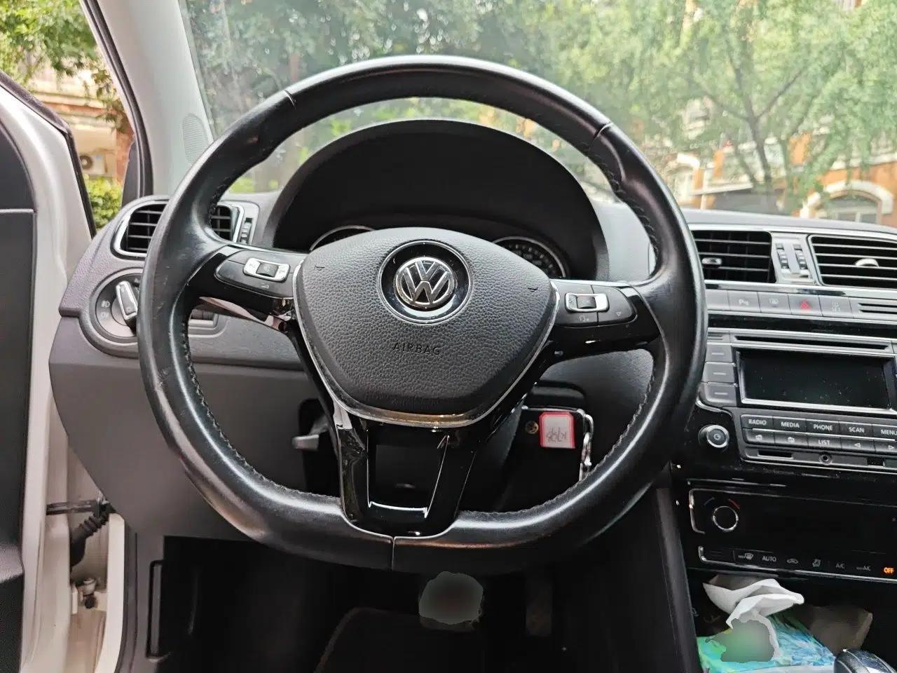 Volkswagen Polo 2014 1.6L Automatic Luxury Edition — миниатюра 10