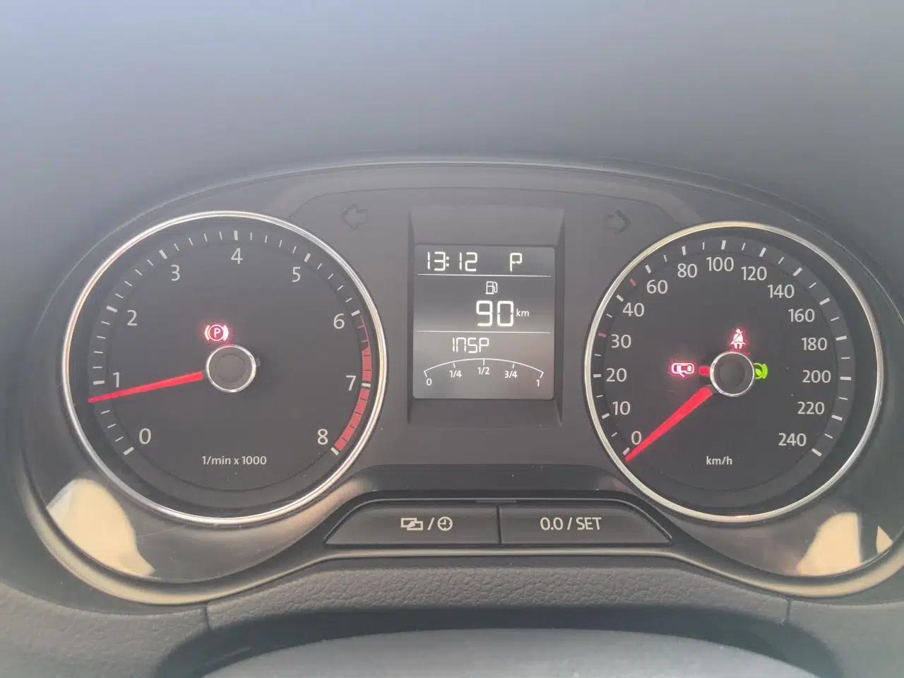 Volkswagen Polo 2014 1.6L Automatic Comfort Edition — миниатюра 11